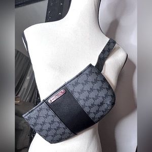 Michael Kors Women’s Crossbody/Pack. L/XL belt.